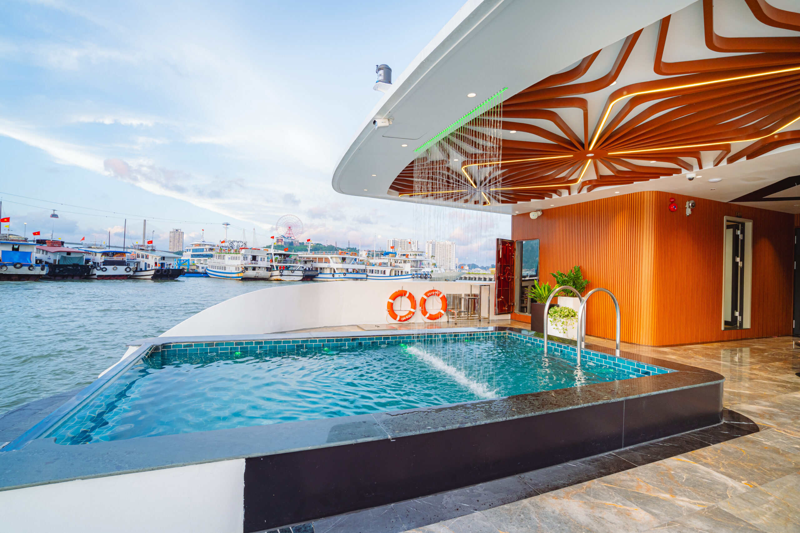 Du Thuyền Leona Cruise