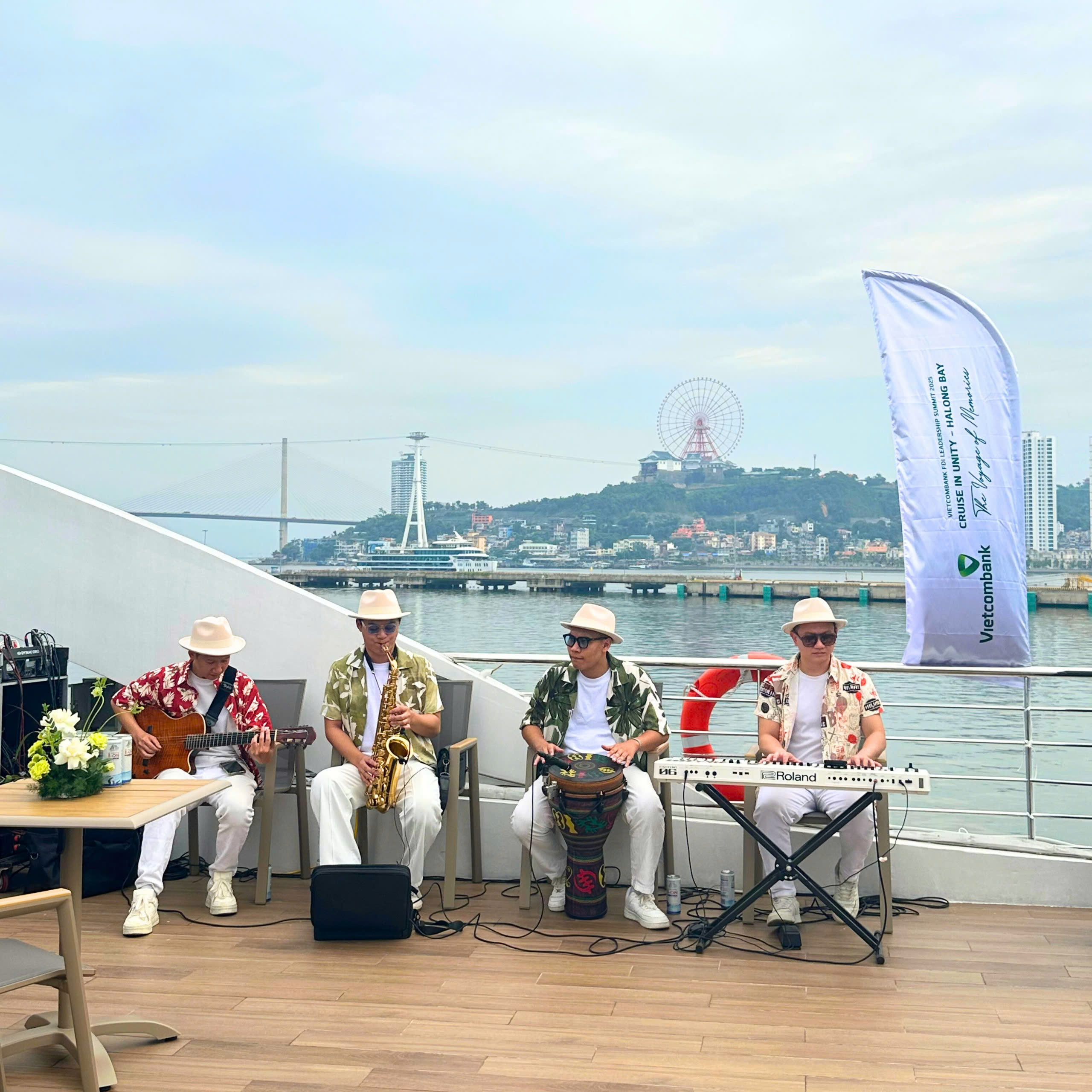 tour-su-kien-rieng-cho-doanh-nghiep-tren-du-thuyen-leona-cruise