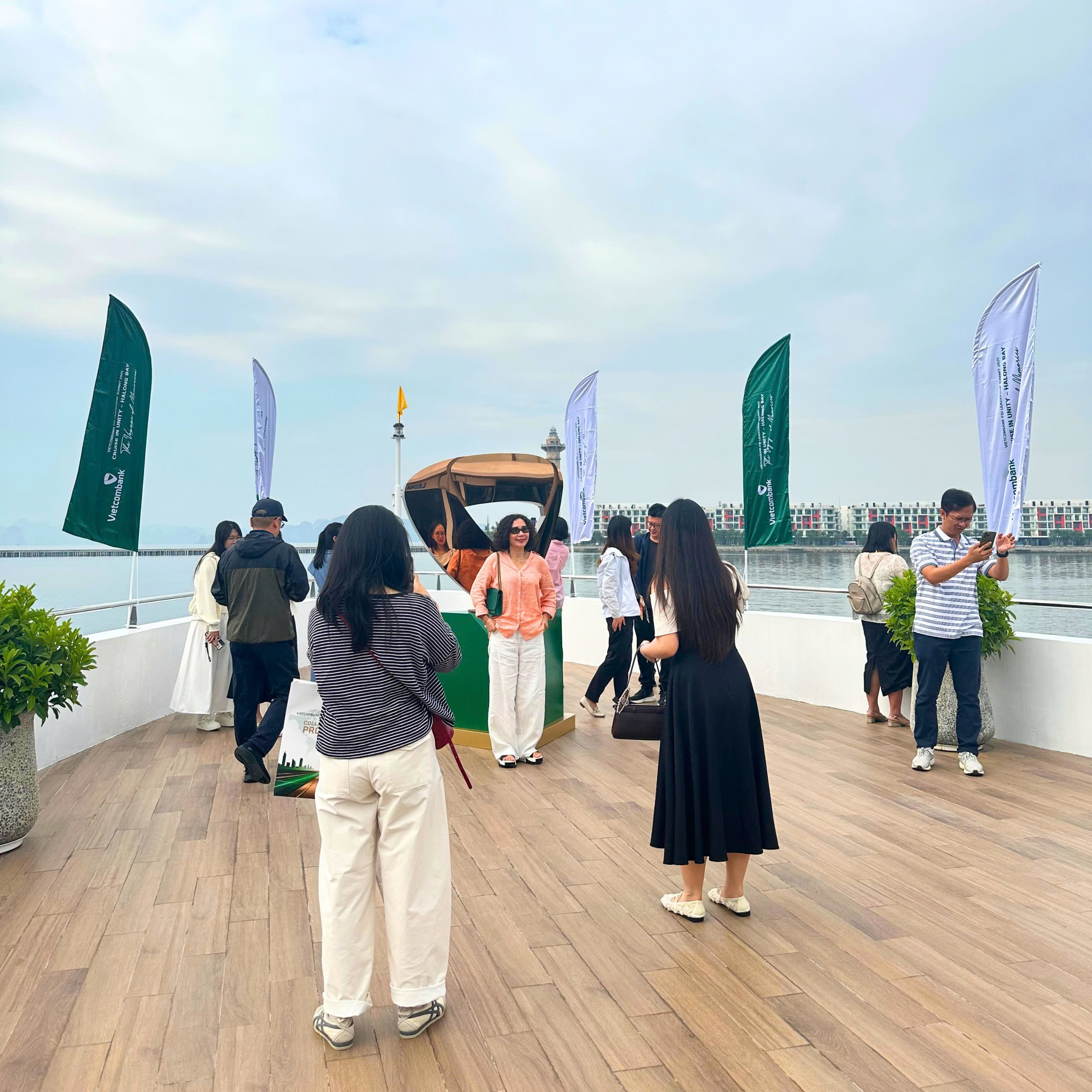 Thiet-ke-y-tuong-su-kien-doc-ban-cho-doanh-nghiep