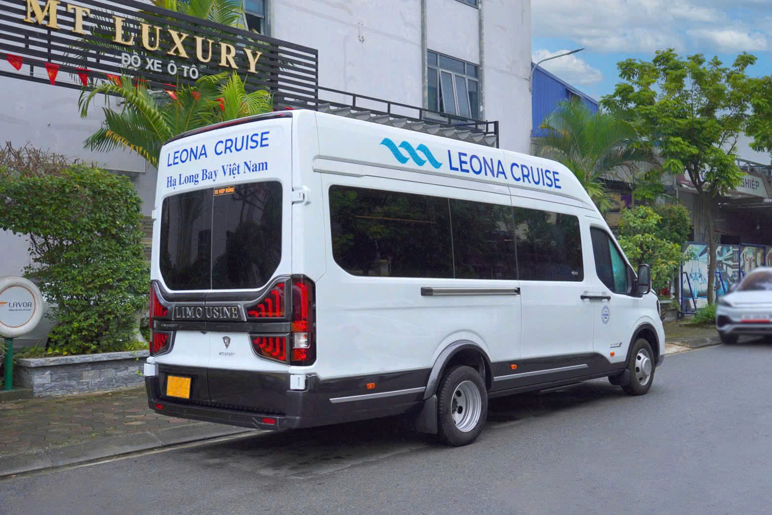 leona-cruise-xe-dua-don-du-khach