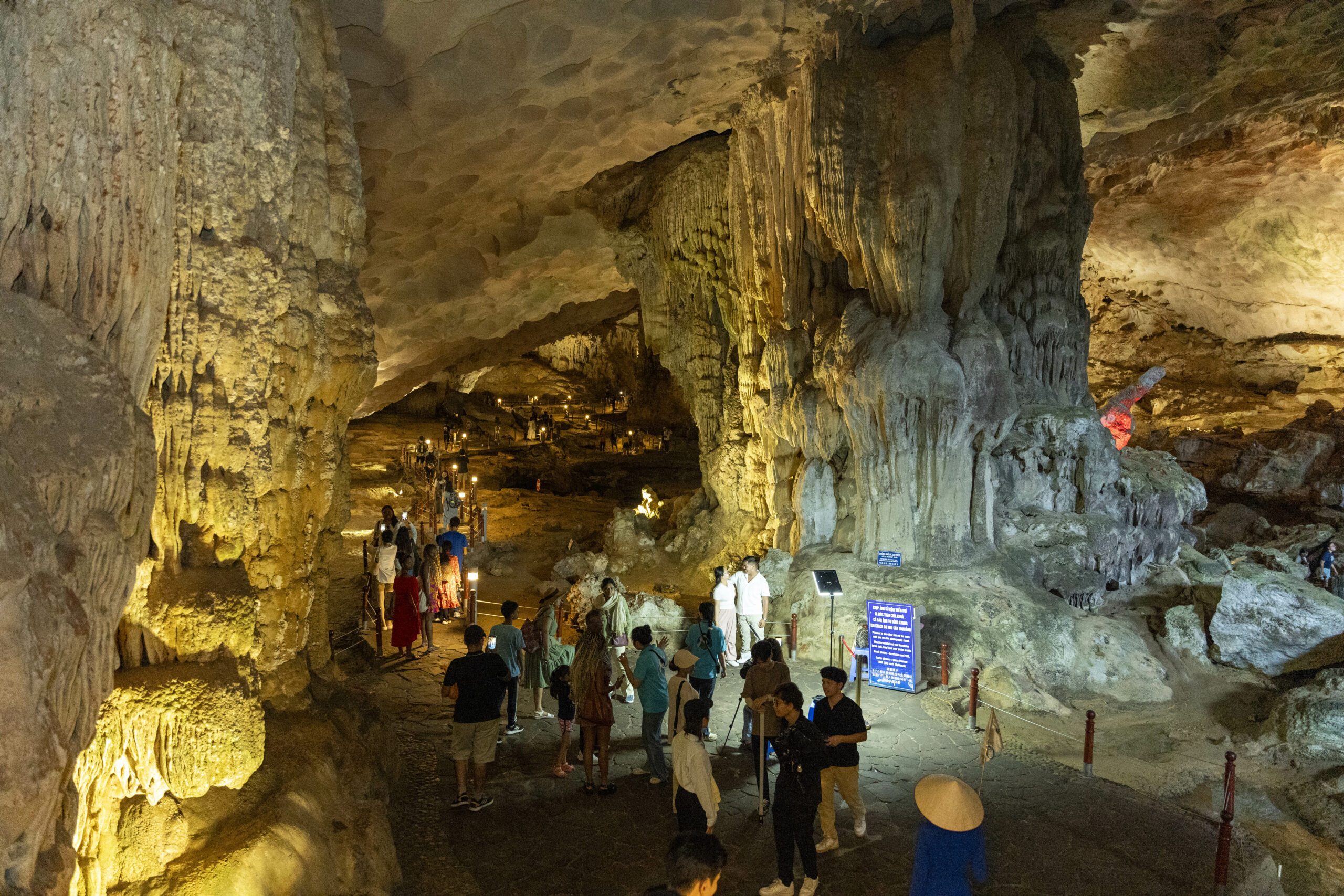 ve-dep-ben-trong-hang-sung-sot