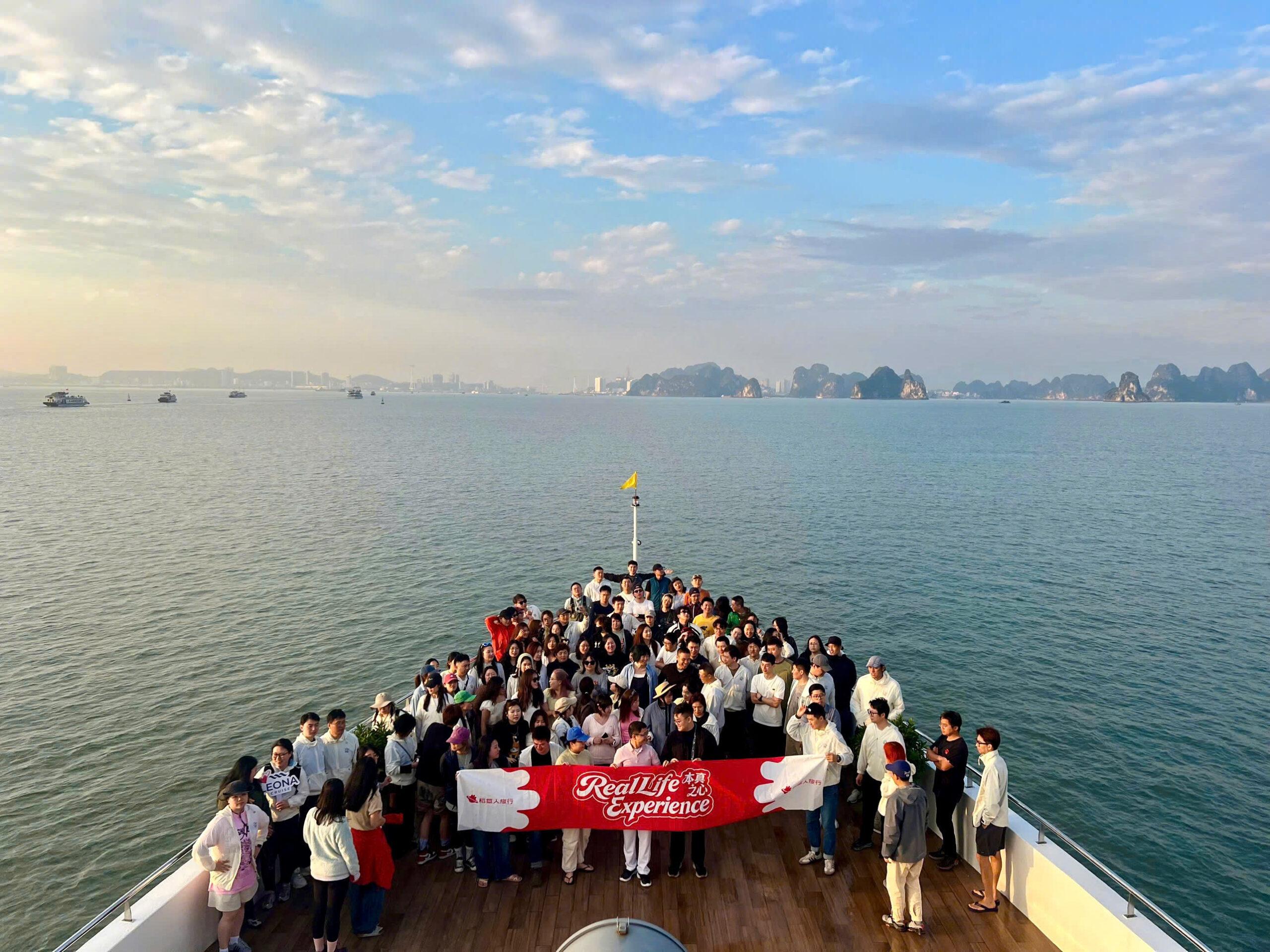 doan-charter-tham-quan-lang-chai-vung-vieng