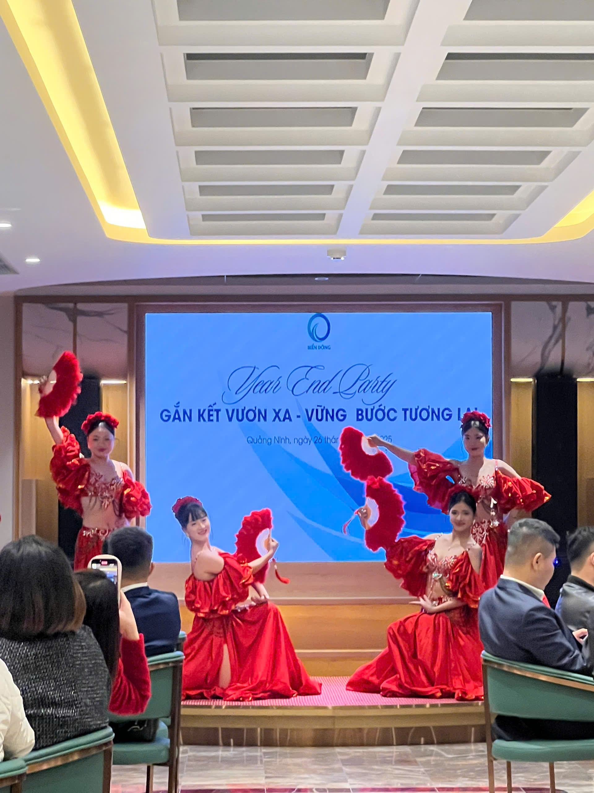 chuong-trinh-tren-du-thuyen-leona-cruise