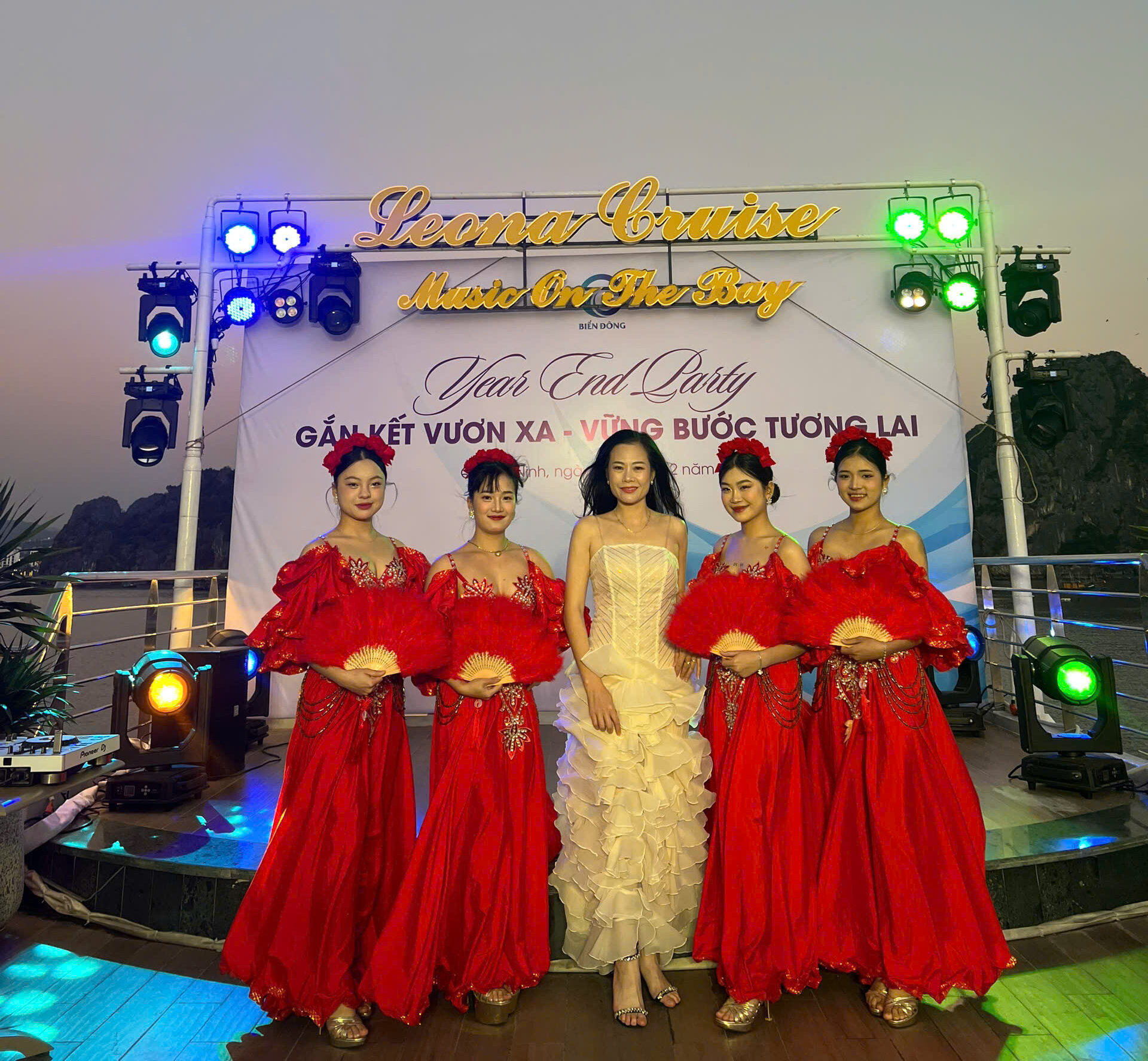 an-toi-tren-du-thuyen-leone-cruise-1